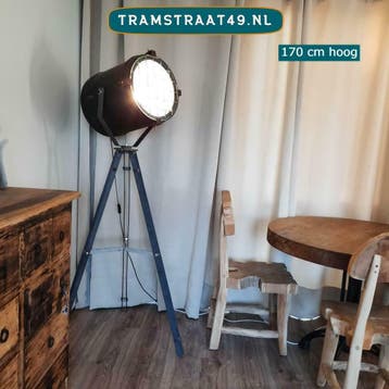 Vloerlamp op driepoot, tripod spotlight, verlichting, spot, Nieuw, Ophalen of Verzenden, Industrieel, vintage, stoer, metaal, authentiek, industrial