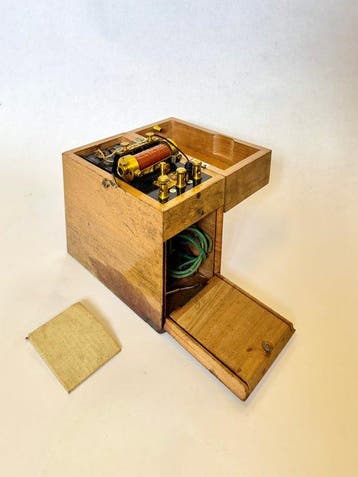 Electro-Therapy Apparatus - Hout, Messing