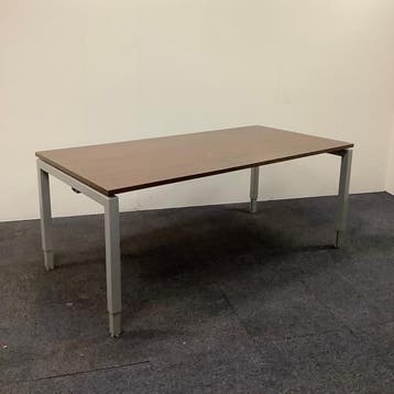 verstelbaar bureau 180x90 cm, Donker bruin blad - grijs, Ophalen of Verzenden, In hoogte verstelbaar, Gebruikt