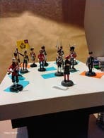 Unknown - Militaire miniatuur beeldjes - 12 soldados, Nieuw