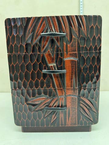 Japans vintage ladekast van hout met Kamakura-carving