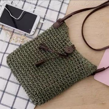 100% rieten cross body tasje - GROEN kleur - leerlook riem, Nieuw