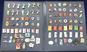 Draagspeld Vintage Verzameling van 102 voetbal - soccer, Antiek en Kunst
