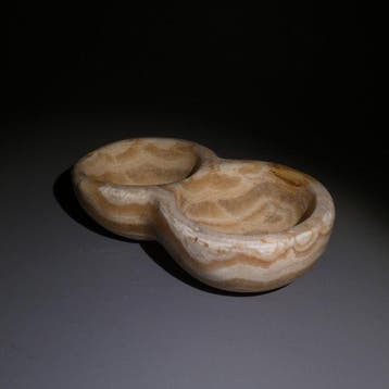 Bactrian Albast Dubbel bekervat. 13 cm lang. 2000 - 1000