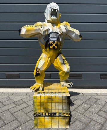Daluxe Art - 1999 • XXL OFF-WHITE Gorilla Display – 110 cm