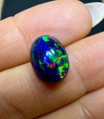Opaal Adembenemende Ethiopische Zwarte Opaal Cabochon. Echt