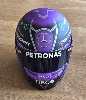 Mercedes - Lewis Hamilton - 2021 - Scale 1/2 helmet, Nieuw