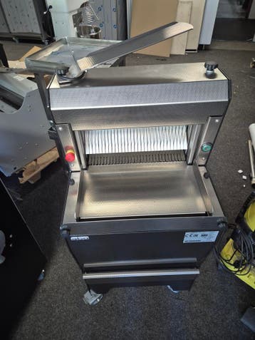 Veiling Boulangerie patisserie inventaris machinery, Gebruikt, Bakkerij en Slagerij