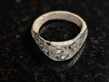 Viking periode Brons Ring met amulet - Geïnspireerd door het