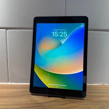 Apple iPad (5th Generation) 32GB Wifi - Mobiele telefoon, Spelcomputers en Games, Nieuw