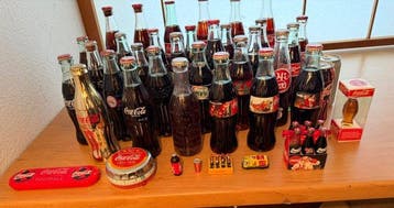Collectie van memorabilia - glazen flessen, miniaturen in, Antiek en Kunst, Antiek | Speelgoed