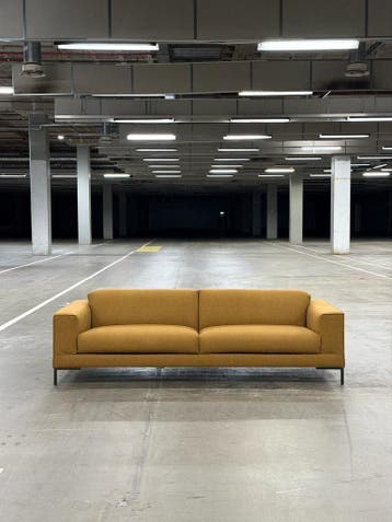 Design on Stock Aikon 4-zits | NIEUWSTAAT + Garantie, 100 tot 125 cm, Stof, Ophalen of Verzenden, Zo goed als nieuw
