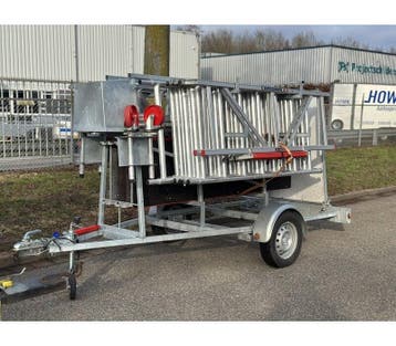 Altrex steiger met aanhangwagen,, Ophalen, Zo goed als nieuw