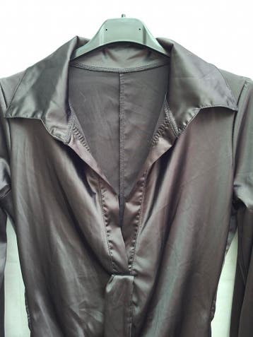 Zwart satijnen blousejurk diepe V-hals kraag, Kleding | Dames, Jurken, Zo goed als nieuw, Maat 36 (S), Zwart, Boven de knie