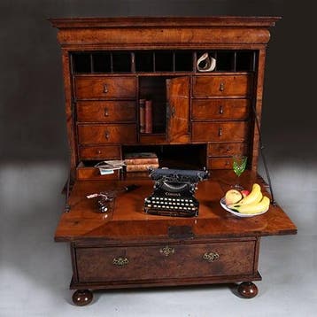 Engels schrijfkabinet of escritoire in wortelnoten en noten, Ophalen of Verzenden
