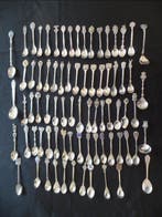 Themacollectie - Collectie van 77 souvenir lepeltjes,, Antiek en Kunst