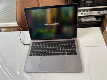 Apple MacBook Pro 13, QuadCore i5, 16GB RAM, 251GB NVMe -, Nieuw