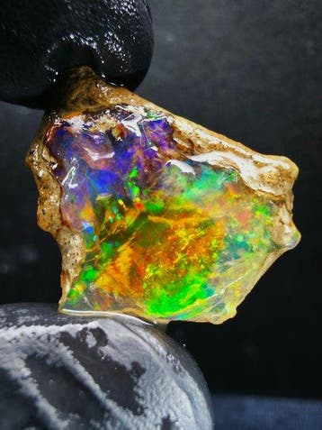 18cts Crystal Opal Specimen Ruw- 3.6 g