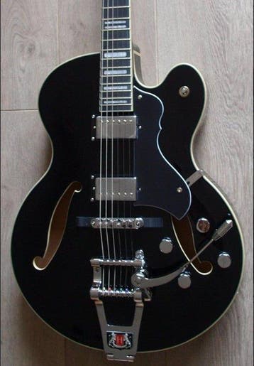 Hagstrom / Hagström - HJ500 Tremar Black met koffer - -, Muziek en Instrumenten, Snaarinstrumenten | Gitaren | Akoestisch, Nieuw