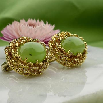 18 Krt. Gouden oorclips met chrysopraas (Oorbellen), Sieraden, Tassen en Uiterlijk, Gebruikt, Ophalen of Verzenden, Met edelsteen