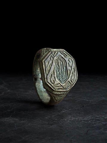 Islamitisch Brons Ring met gegraveerde octagonale zetting