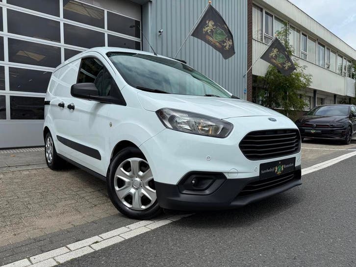 Ford Transit Courier 1.5 TDCI Trend PDC/NAVI/AIRCO/TREKHAAK, Auto's, Bestelauto's, Dealer onderhouden, Lease, Zwart, Handgeschakeld