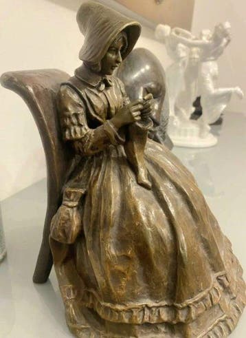 Franz Bergmann - sculptuur, Sitzende Strickerin - 26 cm -, Antiek en Kunst, Antiek | Keramiek en Aardewerk