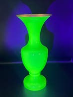 Vaas - Opaline glas - Opaline uranifère