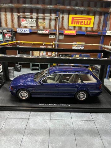 KK-Scale 1:18 - Modelauto - BMW 530D E39 Touring (1997), Nieuw