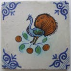 Tegel - Gekleurde Pauw op tak. - 1650-1700
