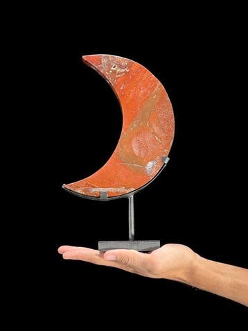 GEEN MINIMUMPRIJS - Prachtige rode jaspis Halvemaanvorm op, Antiek en Kunst, Kunst | Designobjecten