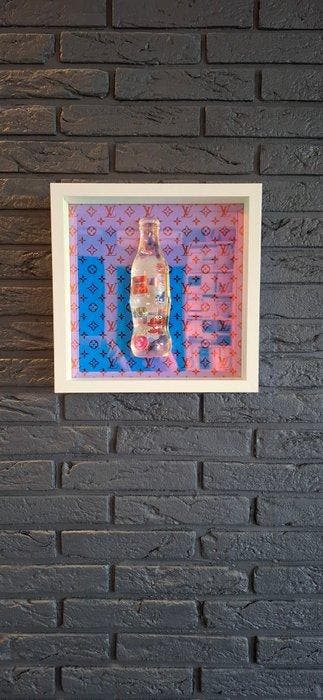 ELEMENTAL - Coke Bottle - 27 x 27 cm