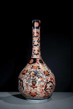 Vaas - Porselein, Emaille, Een grote Japanse Imari-vaas met