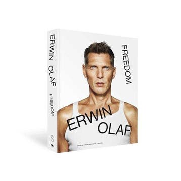 Boek Erwin Olaf - Freedom 9789493416185, Verzenden, Zo goed als nieuw