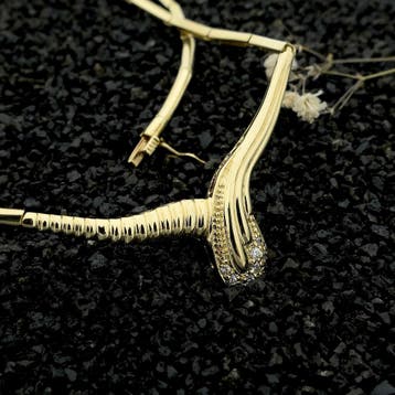 Gouden staafjes schakelcollier met vaste hanger en zirconia, Gebruikt, Ophalen of Verzenden, Met edelsteen, Goud