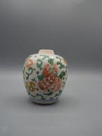 Vaas - Porselein - China - Kangxi (1662-1722) - Wucai, Antiek en Kunst