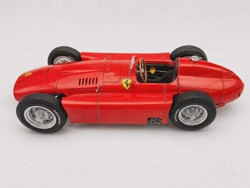 CMC 1:18 - Model raceauto - Ferrari D50 - 1956 - M-180, Nieuw