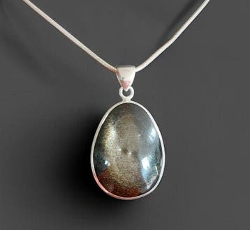 Gouden obsidiaanhanger op 925 zilver. Natuurlijke steen die