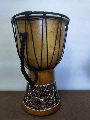 Traditional African djembe drum - Snaredrum - Afrika (Zonder