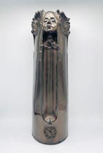 Vaas - Keramiek - Vaasje in Art Nouveau-stijl met maagd, Antiek en Kunst