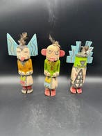 3 poppen in de Hopi-kachina-stijl - V.S. (Zonder, Antiek en Kunst