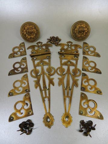 Decoratief ornament (12) - Scharnieren/ kastbeslag -