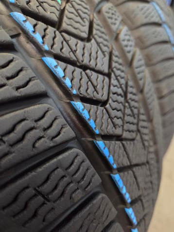 245/45/18 100V*RSC MOE PIRELLI WINTERBANDEN 7MM PROFIEL 4X, Ophalen, 18 inch, Winterbanden, Band(en)