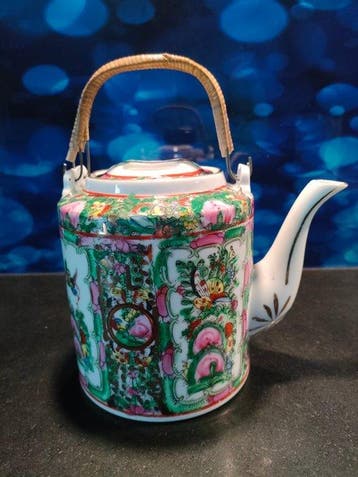 Theepot - Famille rose - Wit porselein, handgeschilderd, uit