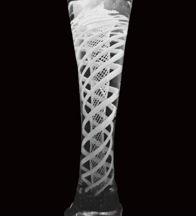 Wijnglas - 18E EEUWS CONTINENTAAL GLAS MET DUBBELE OPAAK, Antiek en Kunst, Antiek | Glas en Kristal