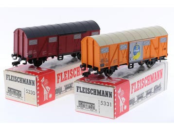 Schaal H0 Fleischmann 5330 en 5331 gesloten goederen wage..., Gebruikt, Gelijkstroom, Fleischmann, Overige typen