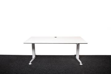 Dencon Calma Electrisch zit-sta bureau showroomprijs!, Vergader- of Presentatieruimte, Ophalen of Verzenden, Gebruikt, Bureau