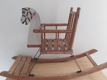 Hobbelpaard - cheval à bascule pour enfant en bois vintage