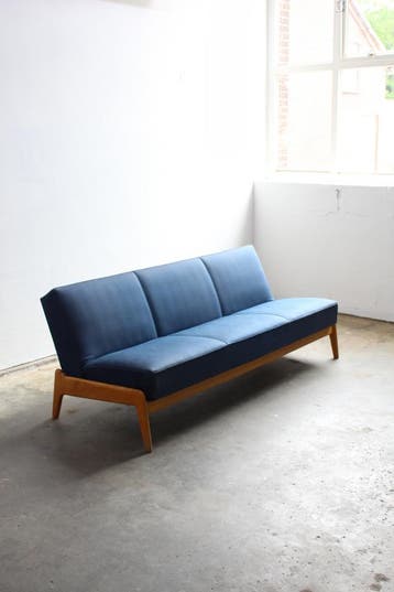 Vintage 3-zits-bank slaapbank jaren 60 blauw, Huis en Inrichting, Banken | Bankstellen, Hout, Gebruikt, Driepersoons, 75 tot 100 cm