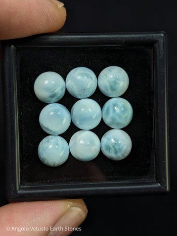 18,77 ct – 9 hoogwaardige natuurlijke larimar cabochons –